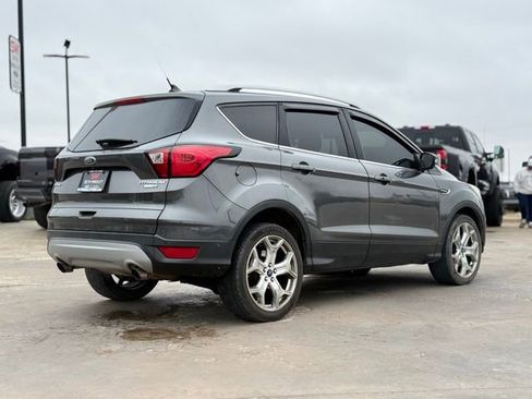 Used 2019 Ford Escape Titanium image 2