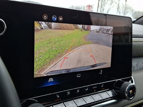 Used 2024 Chevrolet Colorado ZR2 w/ Safety Package image 4