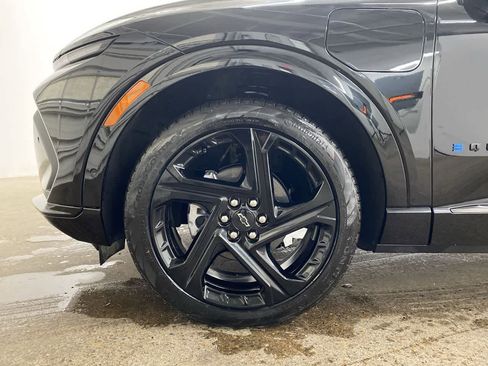 Used 2024 Chevrolet Equinox EV RS image 11