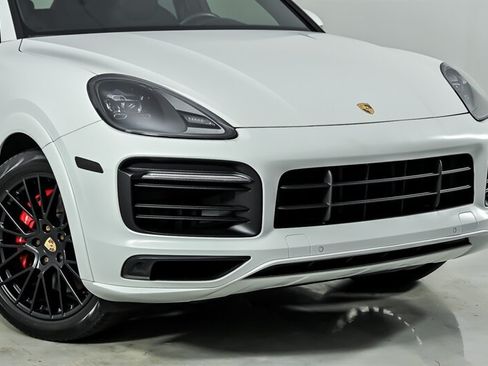 Used 2023 Porsche Cayenne GTS AWD/4WD image 3