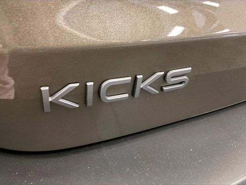 Certified 2025 Nissan Kicks SR image 28