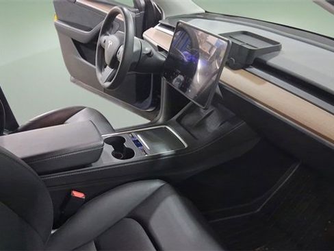 Used 2024 Tesla Model Y Performance image 14