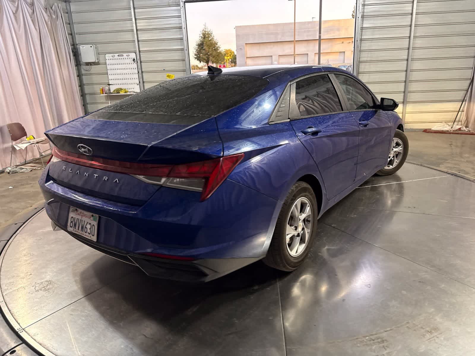 Used 2021 Hyundai Elantra SE FWD image 5