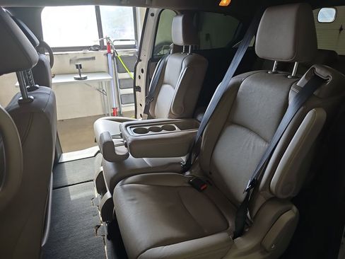 Used 2024 Honda Odyssey EX-L image 16