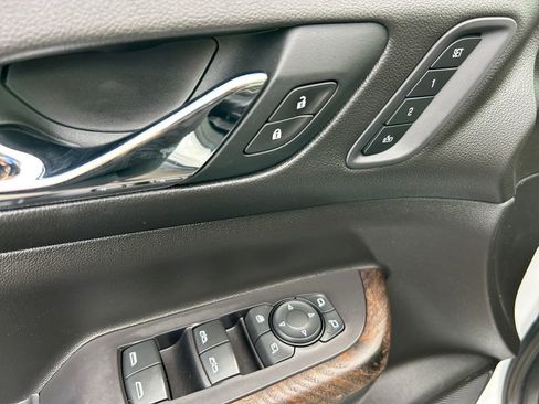 Used 2021 GMC Acadia Denali w/ GMC Pro Grade Package image 23