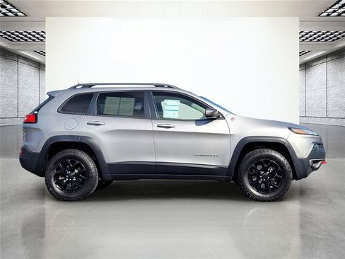 Used 2018 Jeep Cherokee Trailhawk w/ Comfort/Convenience Group AWD/4WD image 5