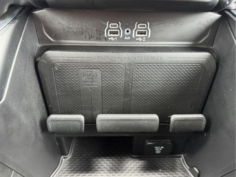 Used 2025 RAM 1500 Laramie AWD/4WD image 22
