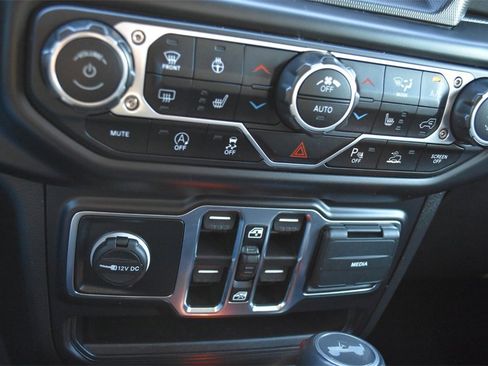 Used 2022 Jeep Wrangler Unlimited Sahara image 21