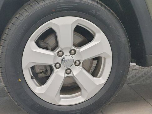 Used 2018 Jeep Compass Latitude FWD image 31