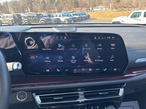 Used 2025 Chevrolet Traverse Z71 w/ Enhanced Driving Package image 12