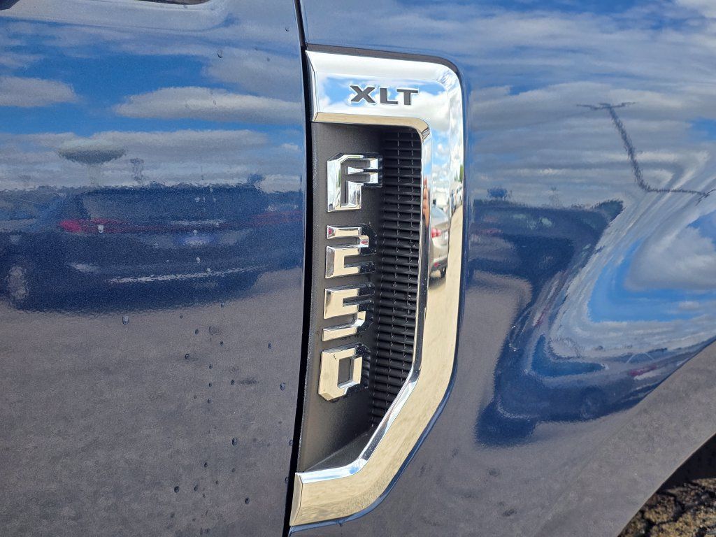 Used 2019 Ford F250 XLT w/ XLT Premium Package AWD/4WD image 12