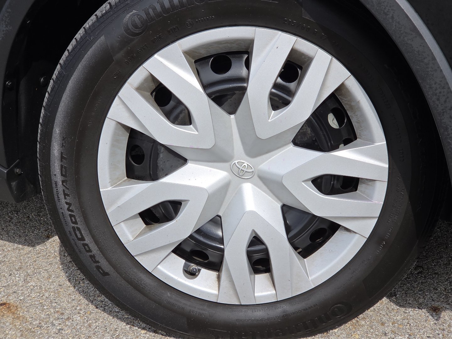 Used 2019 Toyota C-HR LE FWD image 8
