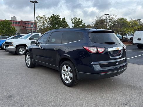 Used 2017 Chevrolet Traverse LT w/ Style and Technology Package FWD image 5