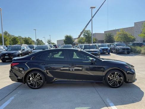 Used 2025 Toyota Camry XSE FWD image 4