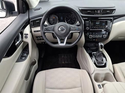 Used 2022 Nissan Rogue Sport SV w/ Technology Package image 11