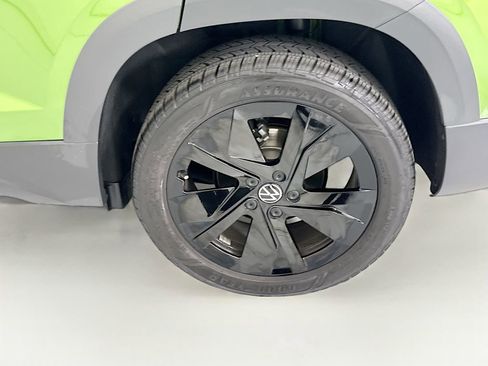 Used 2025 Volkswagen Taos SE w/ Panoramic Sunroof Package image 29