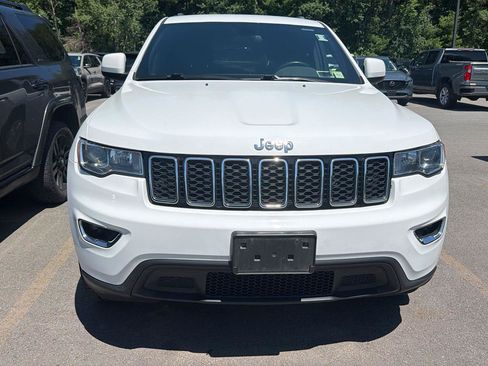 Used 2018 Jeep Grand Cherokee Laredo AWD/4WD image 2