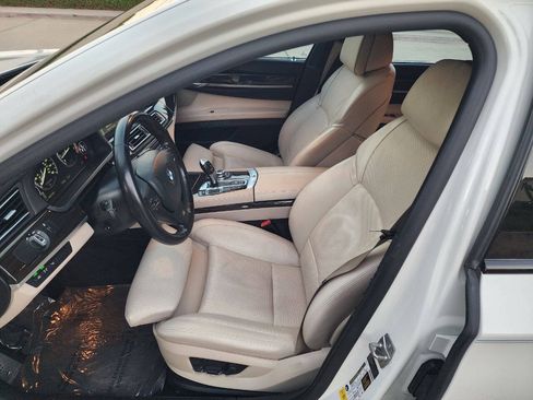 Used 2012 BMW 750Li w/ Driver Assistance Pkg RWD image 25