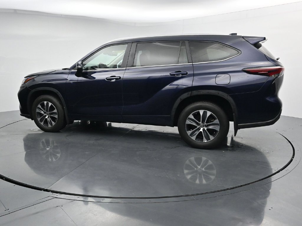 Used 2024 Toyota Highlander XLE AWD/4WD image 5