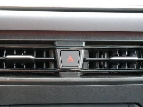 Certified 2026 Volkswagen Tiguan SE AWD/4WD image 33
