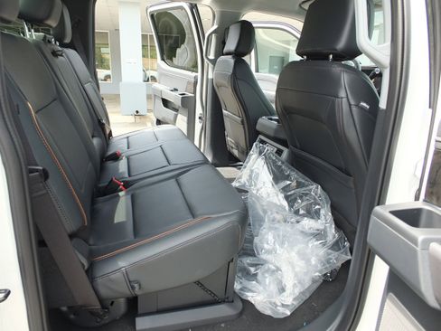 New 2025 Ford F250 Lariat w/ Chrome Package image 13