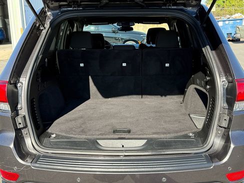 Used 2020 Jeep Grand Cherokee Laredo AWD/4WD image 24