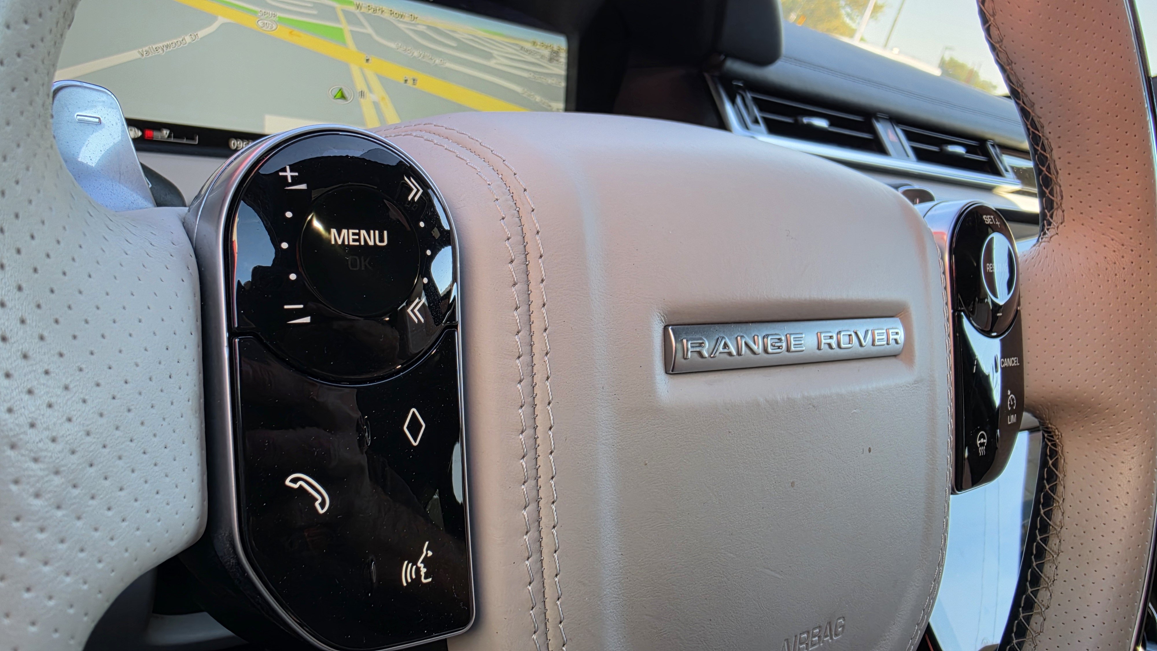 Used 2018 Land Rover Range Rover Velar R-Dynamic SE AWD/4WD image 48