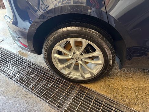 Used 2022 Porsche Macan AWD/4WD image 23