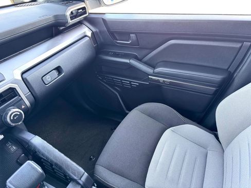 Used 2025 Toyota 4Runner TRD Off-Road image 36