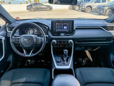 Used 2022 Toyota RAV4 SE image 12