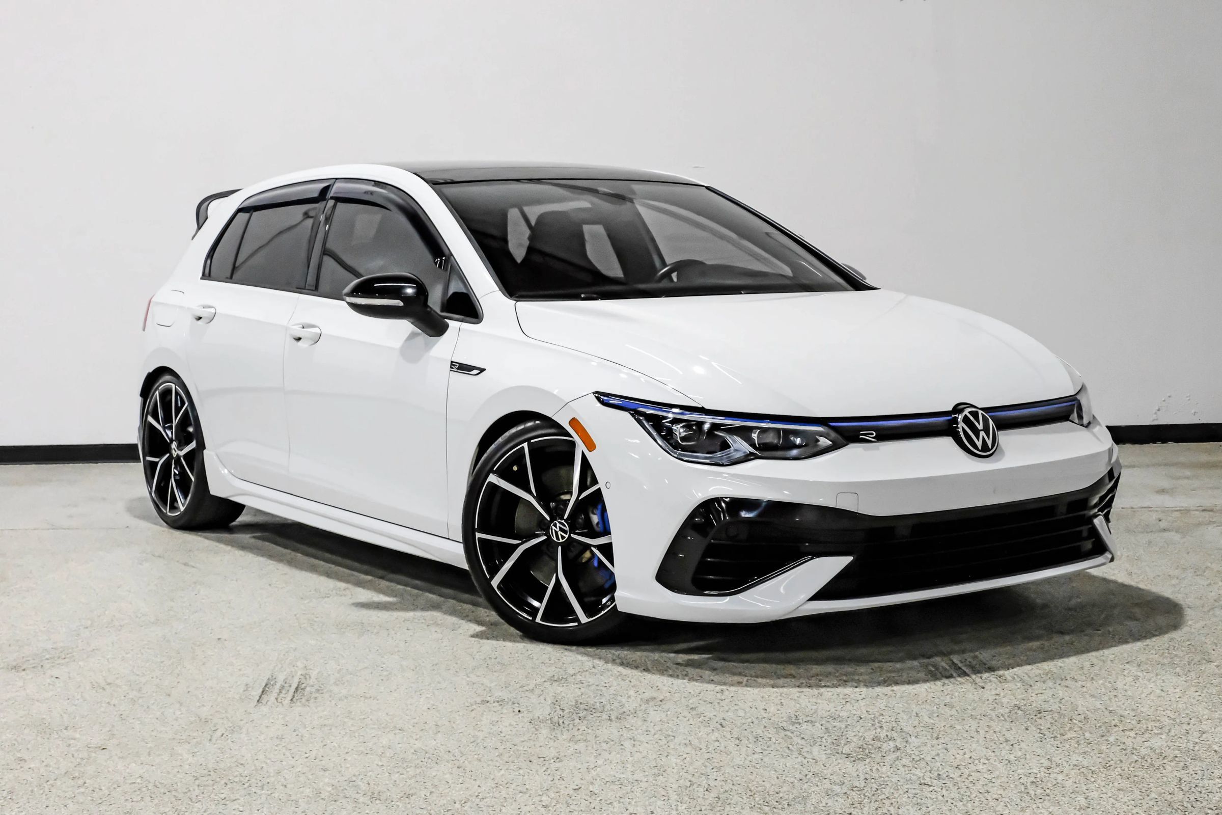 Used 2022 Volkswagen Golf R AWD/4WD image 3