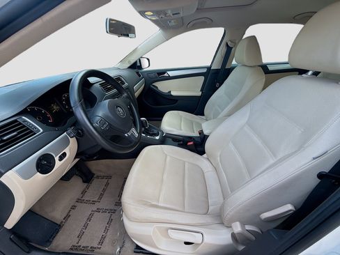 Used 2011 Volkswagen Jetta SEL image 19