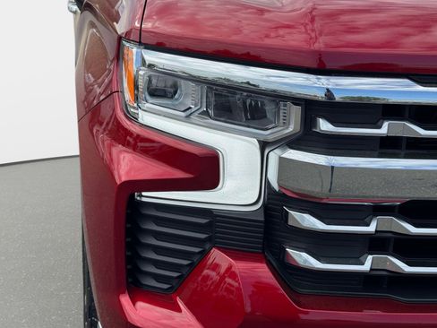 Used 2025 Chevrolet Silverado 1500 LTZ w/ LTZ Premium Package AWD/4WD image 7