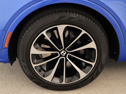 Used 2021 Bentley Bentayga Base image 33