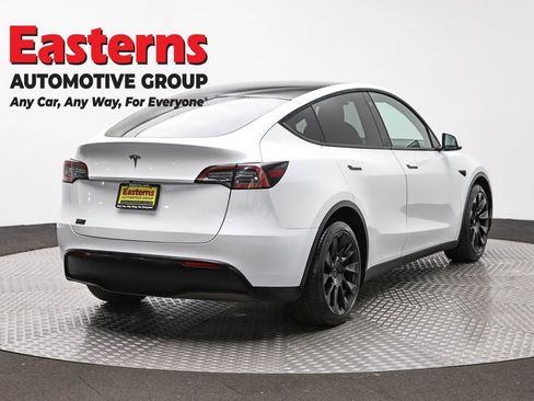 Used 2022 Tesla Model Y Long Range image 5