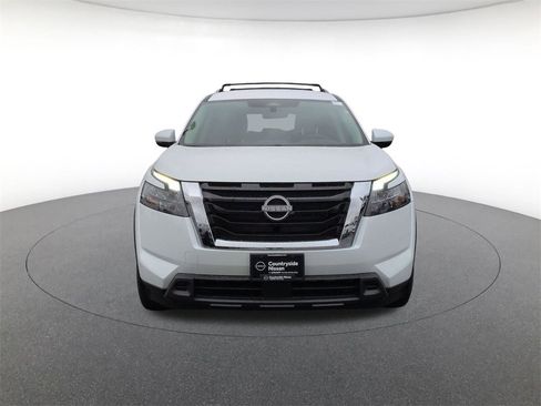 New 2025 Nissan Pathfinder SV image 2