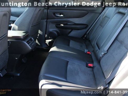 Used 2025 Nissan Ariya FWD image 34