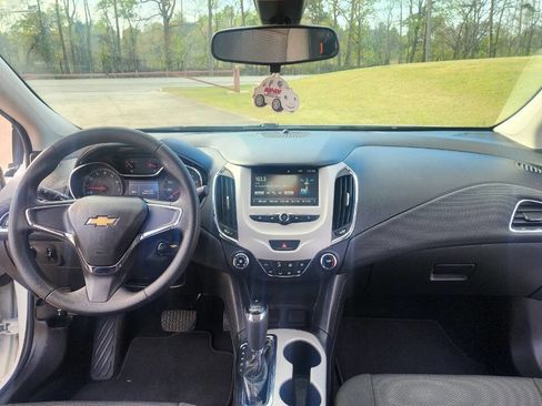 Used 2018 Chevrolet Cruze LS image 18
