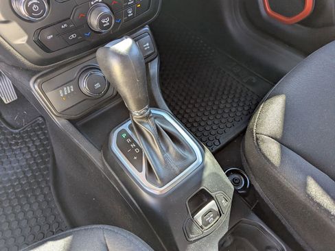 Used 2020 Jeep Renegade Latitude image 16