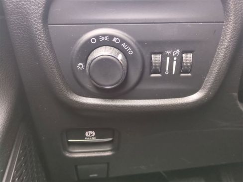 Certified 2023 Jeep Grand Cherokee Laredo w/ Luxury Tech Group I image 28