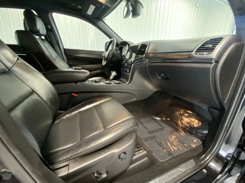 Used 2021 Jeep Grand Cherokee Limited w/ Luxury Group II image 24