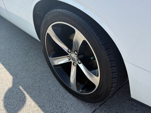Used 2015 Dodge Challenger R/T RWD image 11