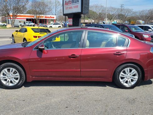 Used 2010 Nissan Altima 2.5 SL w/ SL Pkg image 2