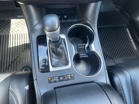 Certified 2019 Toyota Highlander Limited Platinum image 15