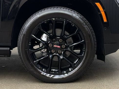Used 2026 GMC Yukon Denali w/ Sun & Power Step Package AWD/4WD image 9