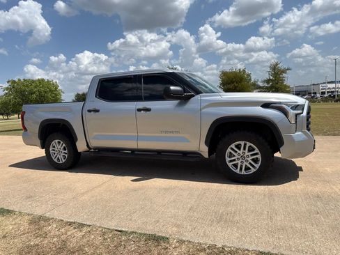 Used 2022 Toyota Tundra SR5 AWD/4WD image 14