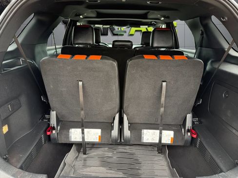 Used 2019 Ford Explorer XLT w/ Equipment Group 202A AWD/4WD image 8