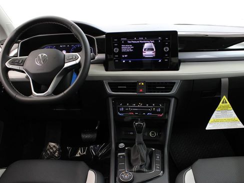 New 2026 Volkswagen Taos SEL AWD/4WD image 9