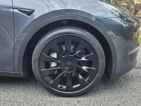 Used 2023 Tesla Model Y AWD image 17