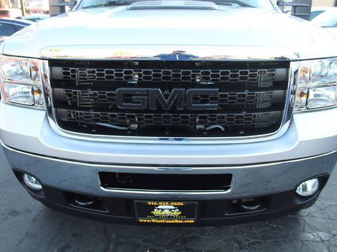 Used 2011 GMC Sierra 2500 SLT w/ SLT Convenience Package image 9